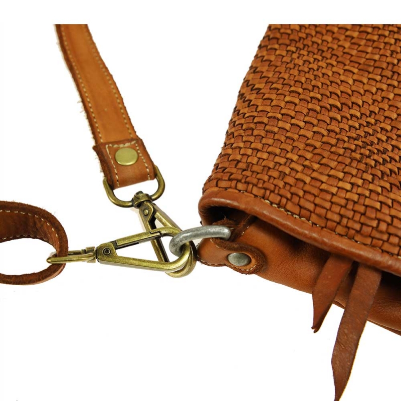 Cross body bag in woven leather