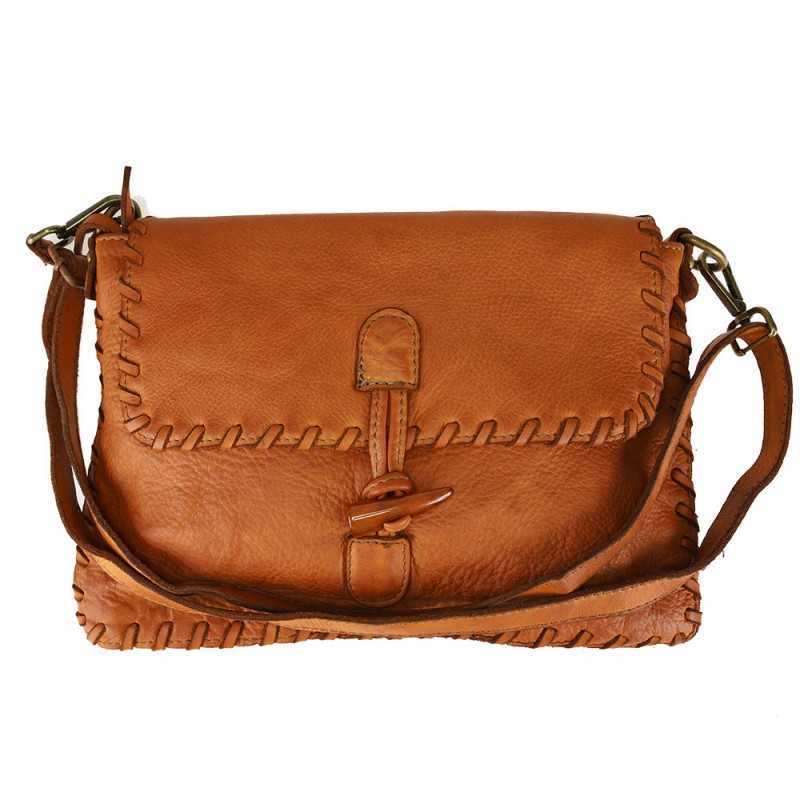 Cross body in smooth leather with vintage effect