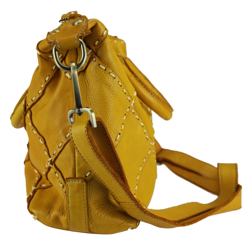 Handtasche aus Glattleder mit Fadenverzierung