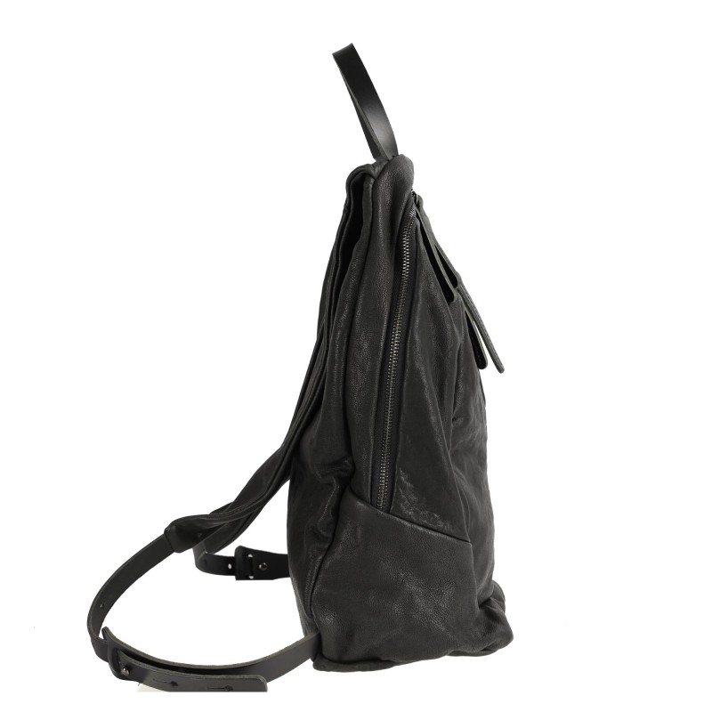 Leather backpack with vegetable treatment