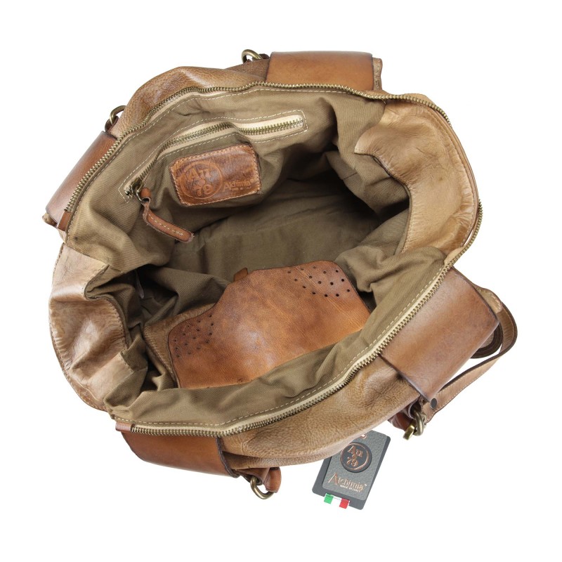 Handtasche aus weichem Leder mit Schnallenverzierung