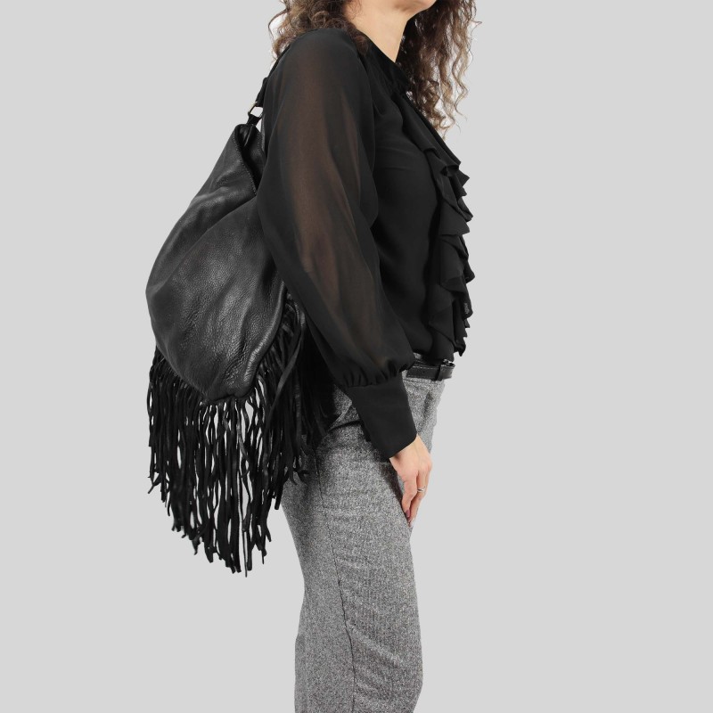 Leather shoulder bag with fringes